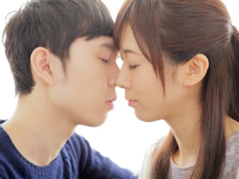 キス 上唇 下 唇 心理|キスの種類19選｜上手なキスのやり方と心理・意味 .